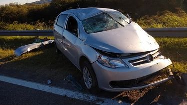 Dos autos chocaron en el arroyo Las Pulgas, en La Bajada, Paclín
