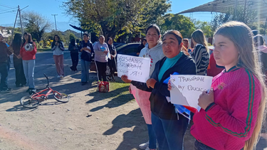sin transporte en el portezuelo: el 50% de la matricula escolar ya perdio un mes de aprendizaje