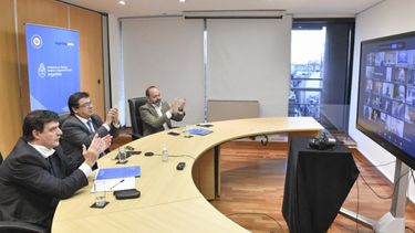 el gobierno adelanto para junio los aumentos del salario minimo, vital y movil
