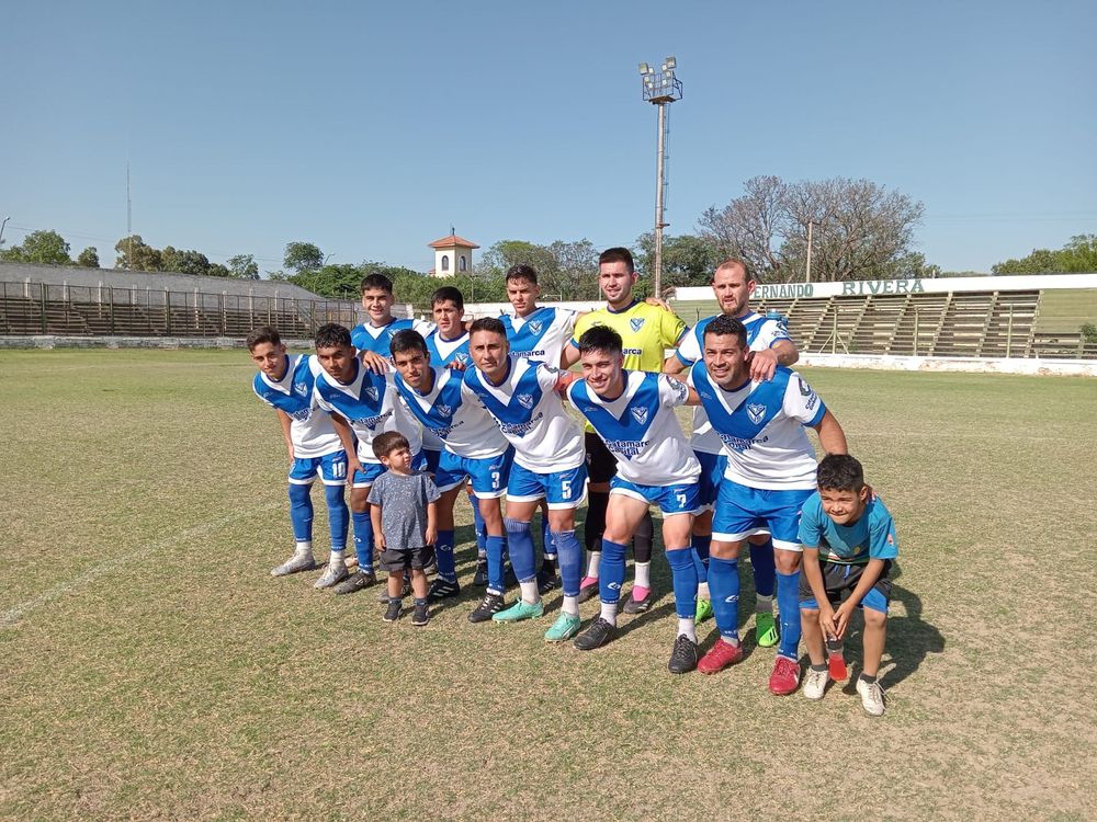 Líder. Vélez superó a Valle Chico por 4-2 y manda en la zona oeste.