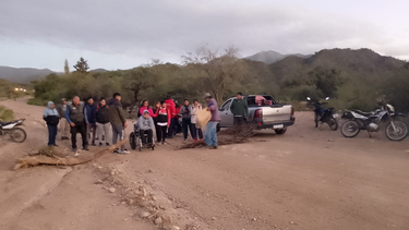vecinos de andalgala realizan un corte de ruta