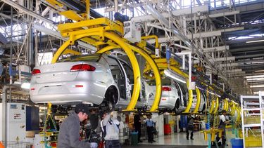 La primera en abrir un programa de retiros voluntarios fue Toyota y ahora se suma General Motors.