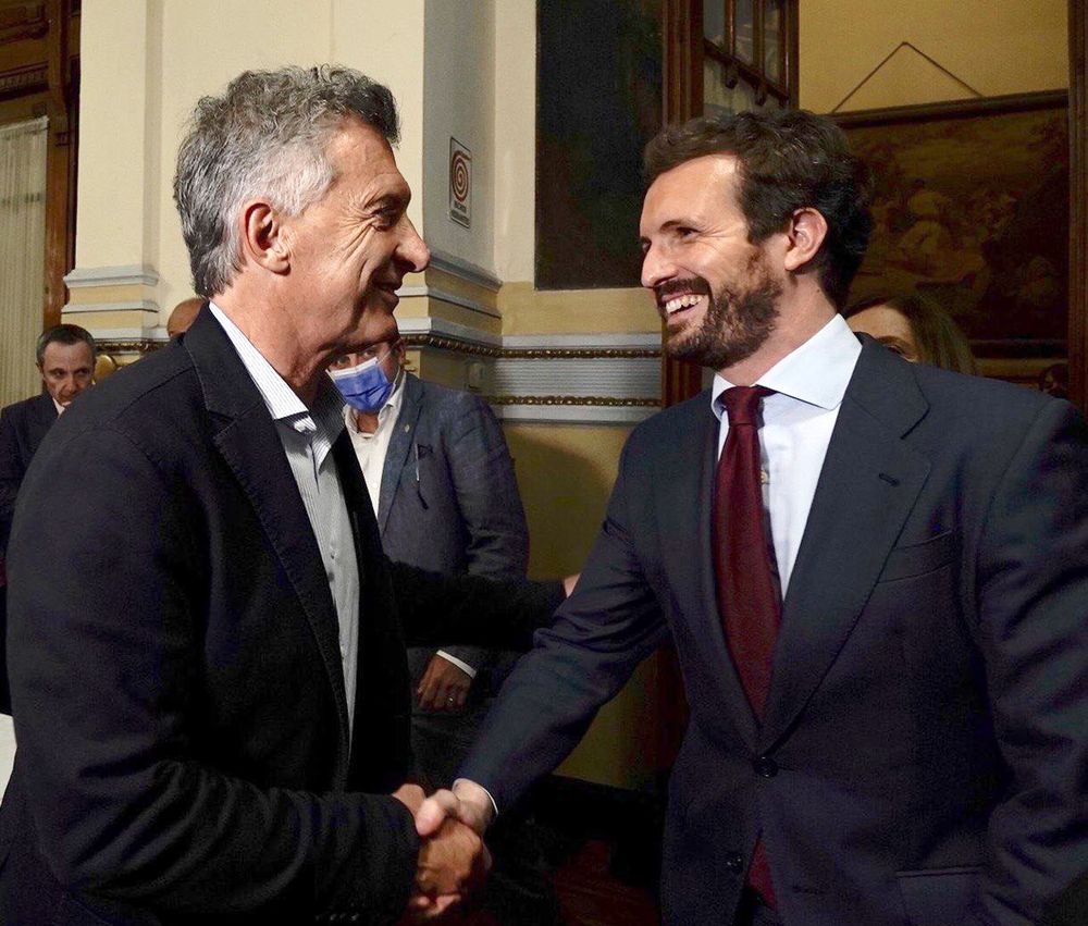 Encuentro. Macri junto a Casado Blanco en el Club Español
