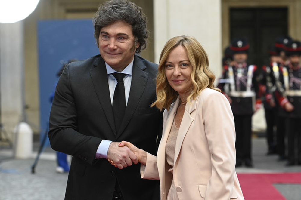 Javier Milei se reunió con Giorgia Meloni en Roma antes de sellar un acuerdo clave entre YPF y ENI