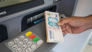 pago para la administracion publica: nuevo piso salarial, aumento del 3,8 % y primera cuota del bono
