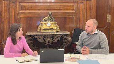 Deuda. El ministro Martín Guzmán junto a Julie Kozack.