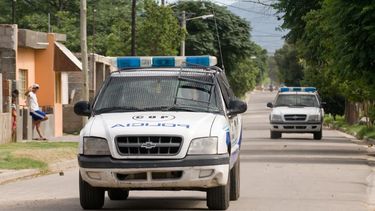 Un motociclista atropelló a una mujer policía