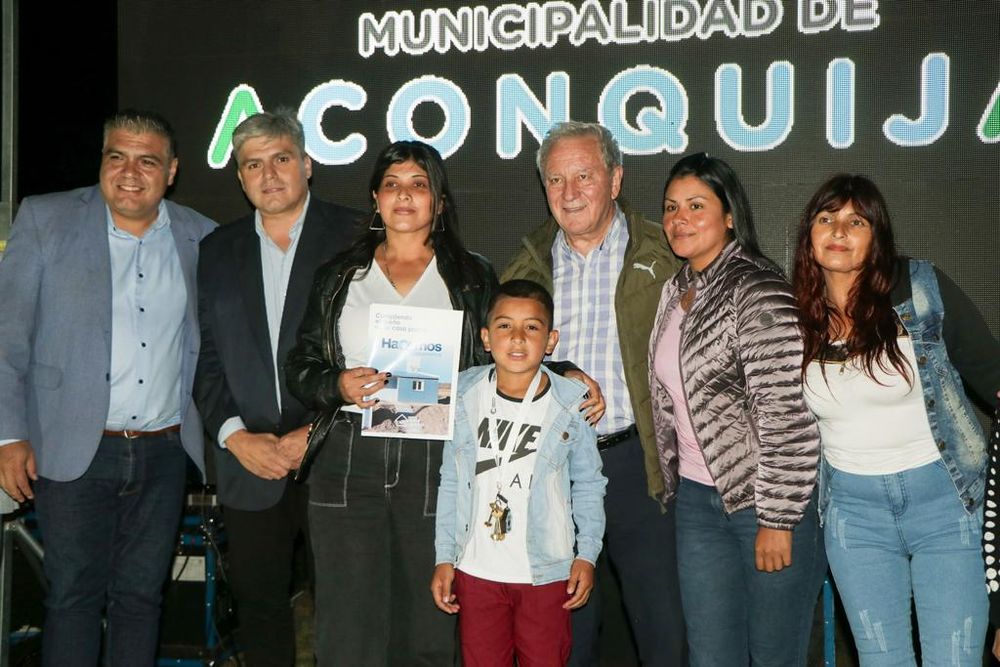 Entregaron viviendas en Aconquija