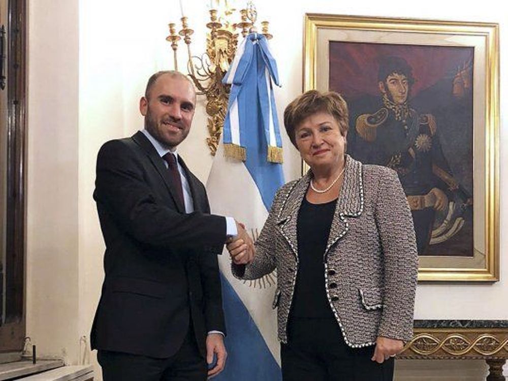 El ministro de Economía Guzmán junto a la titular del FMI&nbsp;Kristalina Gueorguieva