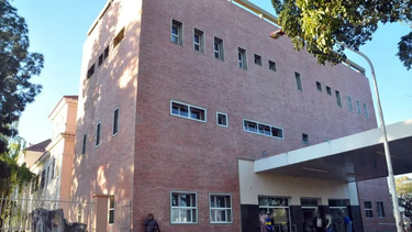 choque entre un colectivo y una moto termino con dos ninos hospitalizados