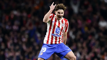 video: julian alvarez corto su sequia y anoto un golazo en la goleada de atletico de madrid contra barcelona