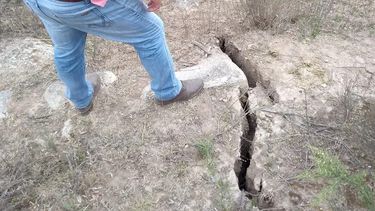 Grietas. Los vecinos indican que cada día las grietas se ensanchan más.