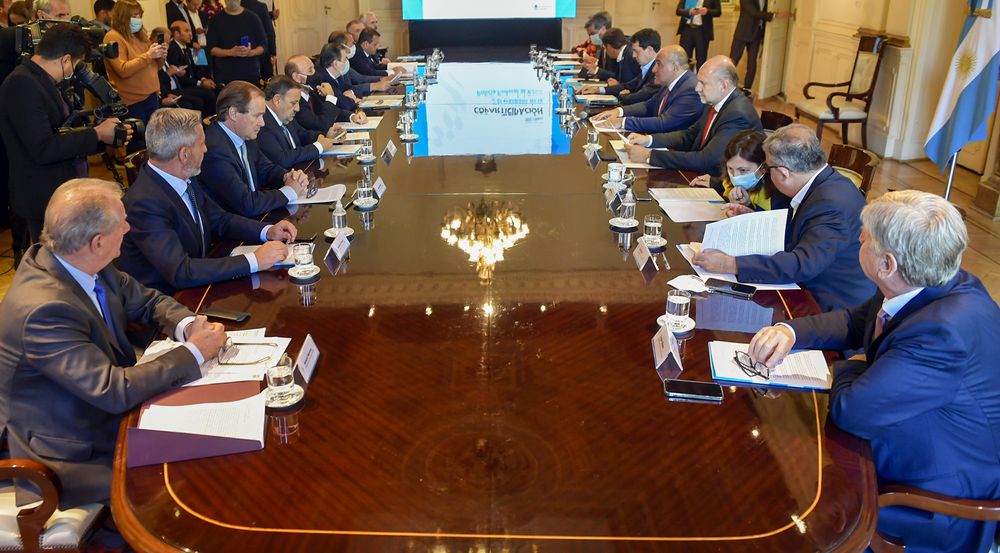 Federalismo trucho. Los gobernadores bajo presión: ellos pondrán lo que pueda llegar a faltarle a kicillof.