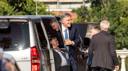 El Gobierno recibe a Llaryora y Orrego y prepara una cumbre ampliada de gobernadores con Milei El Gobierno recibe a Llaryora y Orrego y prepara una cumbre ampliada de gobernadores con Milei