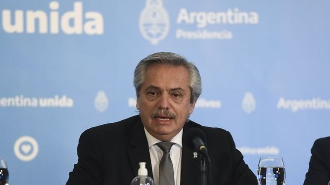 Los llamativos errores en los datos que presentó Fernández al extender el aislamiento