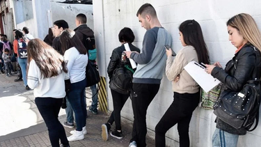 solo 1 de cada 7 jovenes accede a un empleo formal en argentina