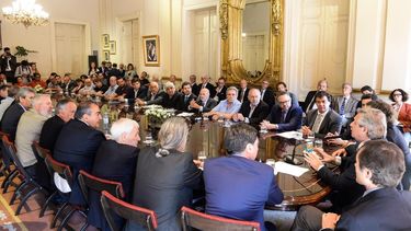 Fernández: Es un ajuste que pagan los que están mejor