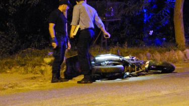 Motociclista murió tras chocar contra un auto