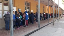 Largas colas para inscribirse en la tarifa social