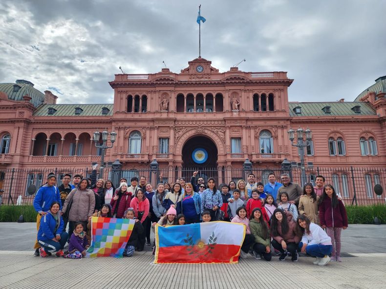 Alumnos de Catamarca que participan en la Feria Nacional de Ciencias visitaron centros culturales, históricos y turísticos de Buenos Aires2.jpeg