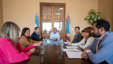 Análisis. El Gobernador analizó el impacto del incremento salarial con su gabinete.