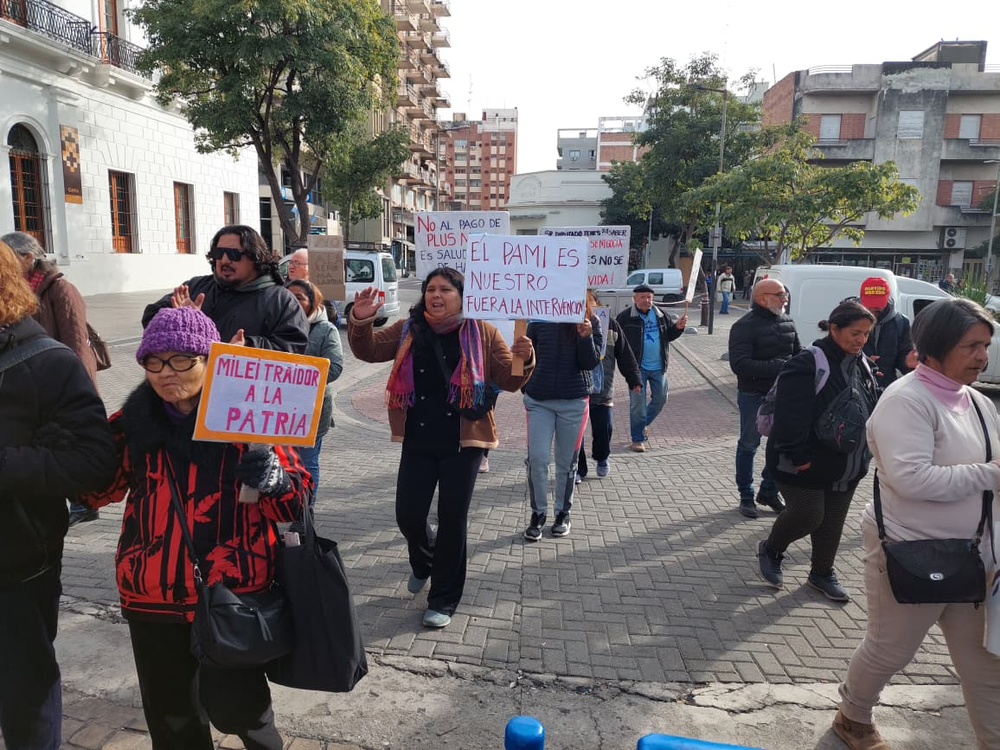 Jubilados volvieron a marchar y exigieron mejoras en haberes y prestaciones