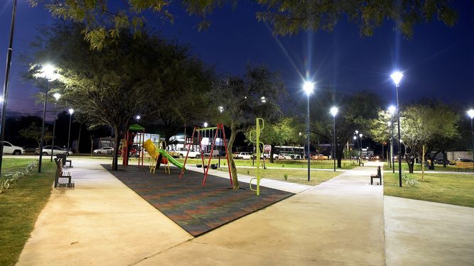 Saadi inauguró una plaza y una obra de asfalto en el norte