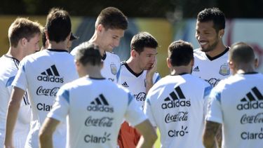 la seleccion, a puertas cerradas y con penales