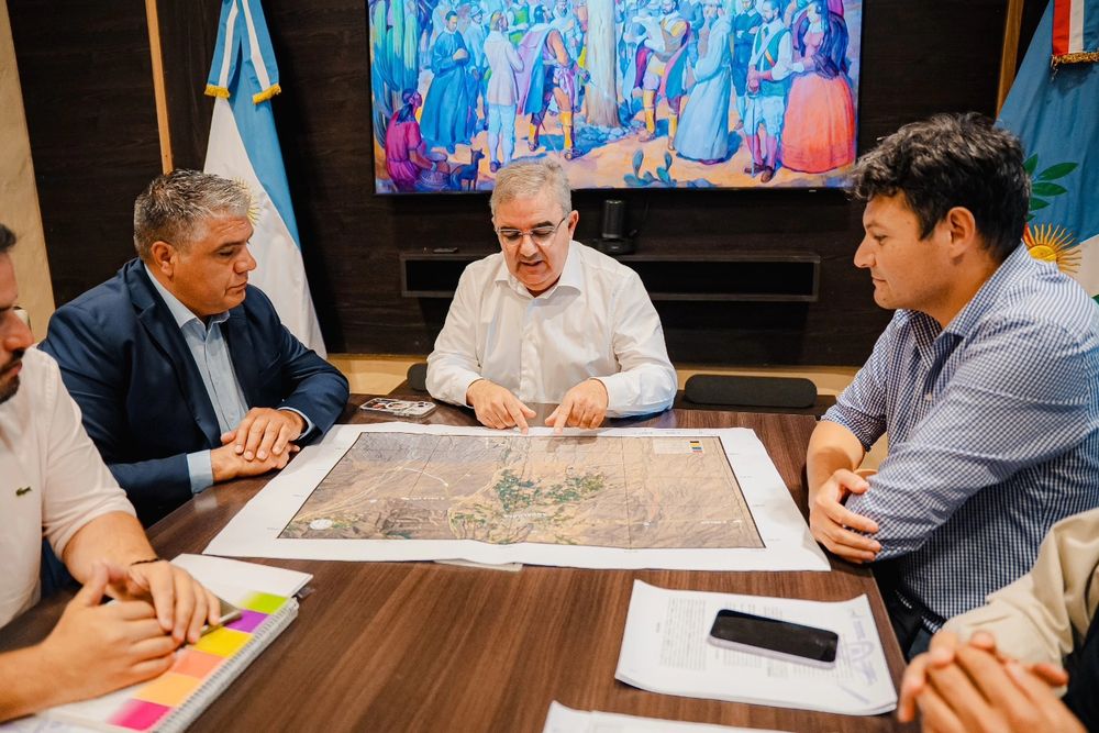 Jalil pidió «desconurbanizar» la política y que el interior tenga mayor participación