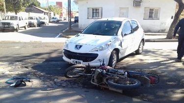 Dos motociclistas fueron hospitalizados