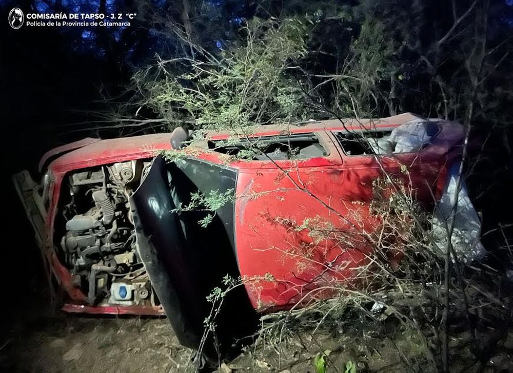 Un joven resultó herido tras volcar con su automóvil en El Alto