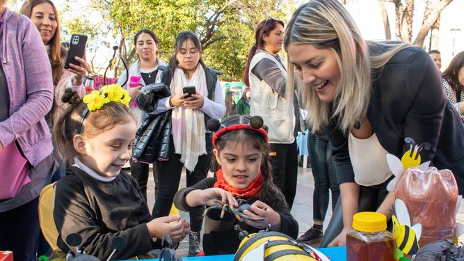 Con 85 proyectos, Educación realizó la feria educativa del Valle Central en la plaza 25