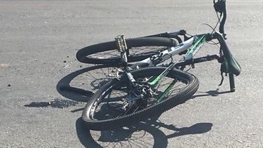 Un camión chocó con una ciclista