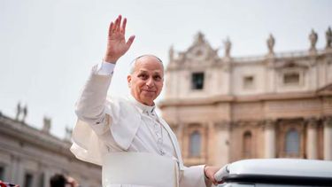 el vaticano informo que a leon xiv le sacaron un tumor maligno del pulmon