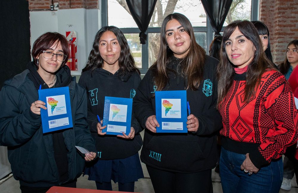 Educación realizó el Encuentro Provincial de Parlamento Juvenil del Mercosur con alumnos y docentes de varios departamentos10.jpg