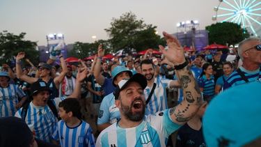 la locura de los hinchas de racing, que sera local en asuncion