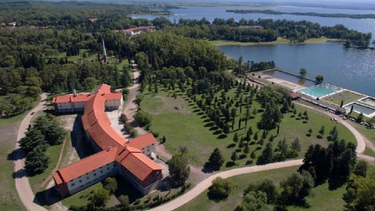 despidieron a 40 trabajadores del complejo turistico de embalse y avanza su privatizacion