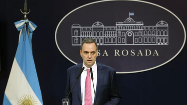 el gobierno culpo al congreso y a los amparos contra el dnu por la suba de los dolares financieros
