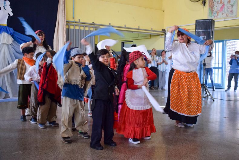 25 De Mayo: Volvieron Los Actos Y Festejos Escolares