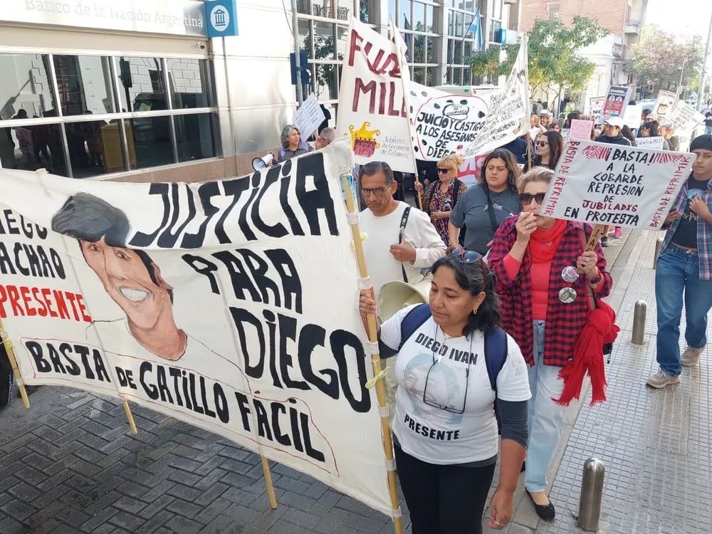 Reclamo. Cuatro policías fueron condenados. En otro expediente investigan a otros dos numerarios.