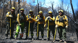 Brigadistas catamarqueños continúan combatiendo el fuego en la Patagonia Brigadistas catamarqueños continúan combatiendo el fuego en la Patagonia