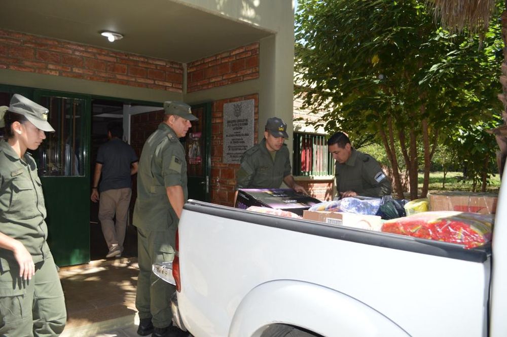 Entregan donaciones a una escuela apadrinada por la Fuerza (5).jpeg
