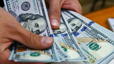 El dólar oficial subió 4 centavos y el “blue” se mantuvo estable